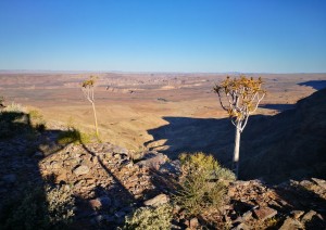 Fish River Canyon – Aus (300 Km / 3h 30min).jpg