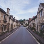 Castle Combe [Foto di Ivy Barn su Unsplash]