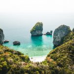 Phi Phi Island [Foto di Jeppe Hove Jensen su Unsplash]