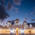 Moschea di Abu Dhabi [Foto di Kevin Olson su Unsplash]