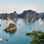 La scenografia naturale della baia di Halong