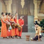Durante il tour in Thailandia, incontrerete anche i monaci