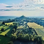 Glastonbury - Foto di niklas-weiss da Unsplash