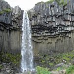 La cascata Svartifoss tra le colonne di basalto