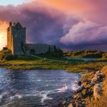Il Dunguaire Castle al tramonto, Irlanda