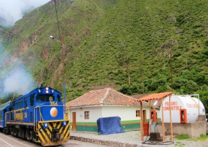Cuzco - Valle Sacra (treno) Aguas Calientes.jpg