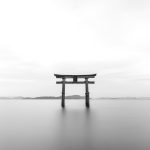 Torii sul lago