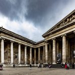 La facciata del British Museum, Londra