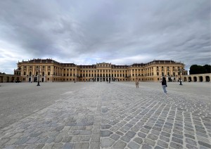 Schönbrunn E Hofburg.jpg