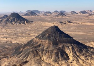 7 Novembre |  Deserto Nero E Montagna Di Cristallo.jpg