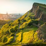 Arthur's Seat [Foto di Mike Newbry su Unsplash]