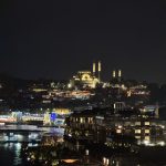 vista notturna di Istanbul dalla nave