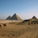 Piramidi di Giza [Foto di Sandy Jiang su Unsplash]