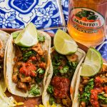Tacos [Foto di Jarritos Mexican Soda su Unsplash]