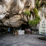 grotta Lourdes [Foto di Nick Castelli su Unsplash]