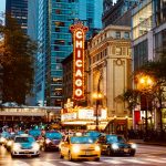 The Chicago theatre [Foto di Aveedibya Dey su Unsplash]