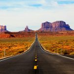 Road to Monument Valley [Foto di Robert Murray su Unsplash]
